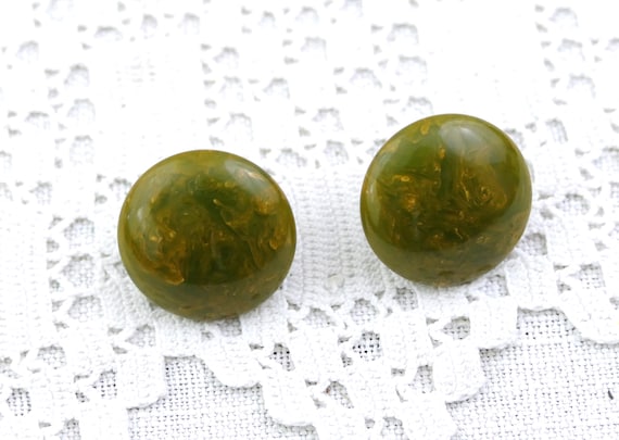 Vintage Round Catalin Clip On Earrings in Mottled Green Spinach Color, Retro Marbled Moss Colored Bakelite Jewelry
