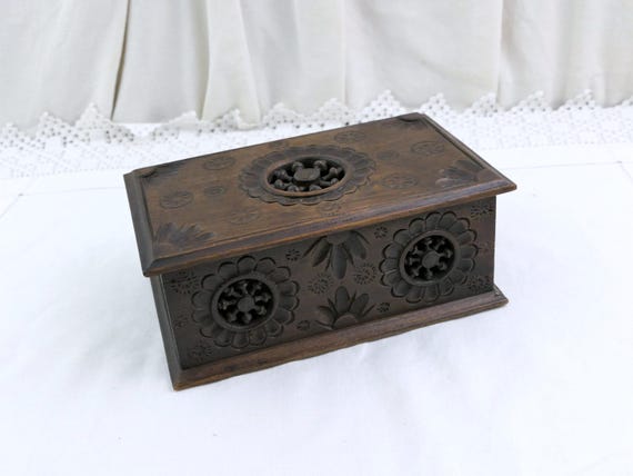 Vintage French Carved Oak Wooden Trinket Box of Breton Style, Small Retro Country Jewelry Chest of Sculpted Wood from Brittany Celtic France