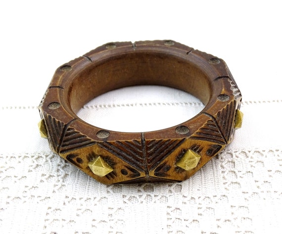 Vintage French 1930s Handmade Chunky Carved Inlaid Wooden Faceted Bangle, Retro Bracelet made of Wood Brass Metal France, Unique OOAK Gift