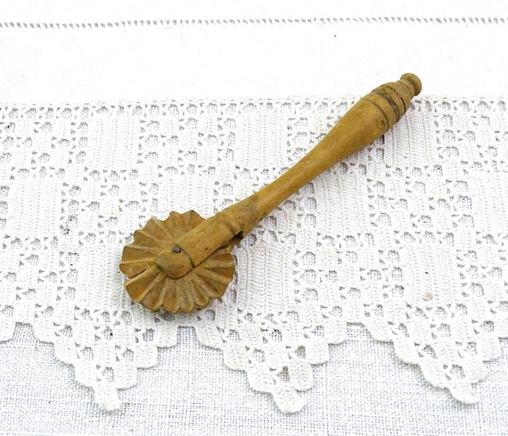 Antique Wooden Pastry Pie Wheel Crimpers from France, Turned Wood Kitchen Utensils, French Country Cottage Farmhouse Decor, Retro Bakeware
