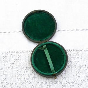 Piccolo porta monete antico francese in pelle verde scuro, porta medaglie circolare vintage dalla Francia, portagioie riciclato, contenitore per curiosità