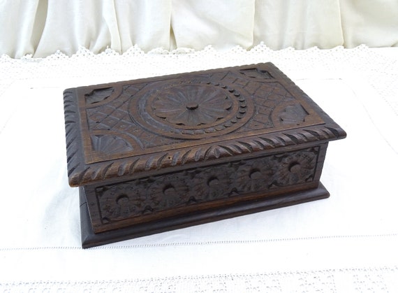 Large Vintage French Carved Oak Wood Box with Flower Pattern, Retro Country Brocante Style Wooden Casket With Hand Carved Design From France