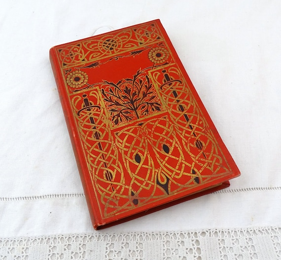 Antique French Decorative Red Book with Golden Celtic Knot Pattern on the Cover, Small Vintage Hard Back Novel from France, Scottish Style