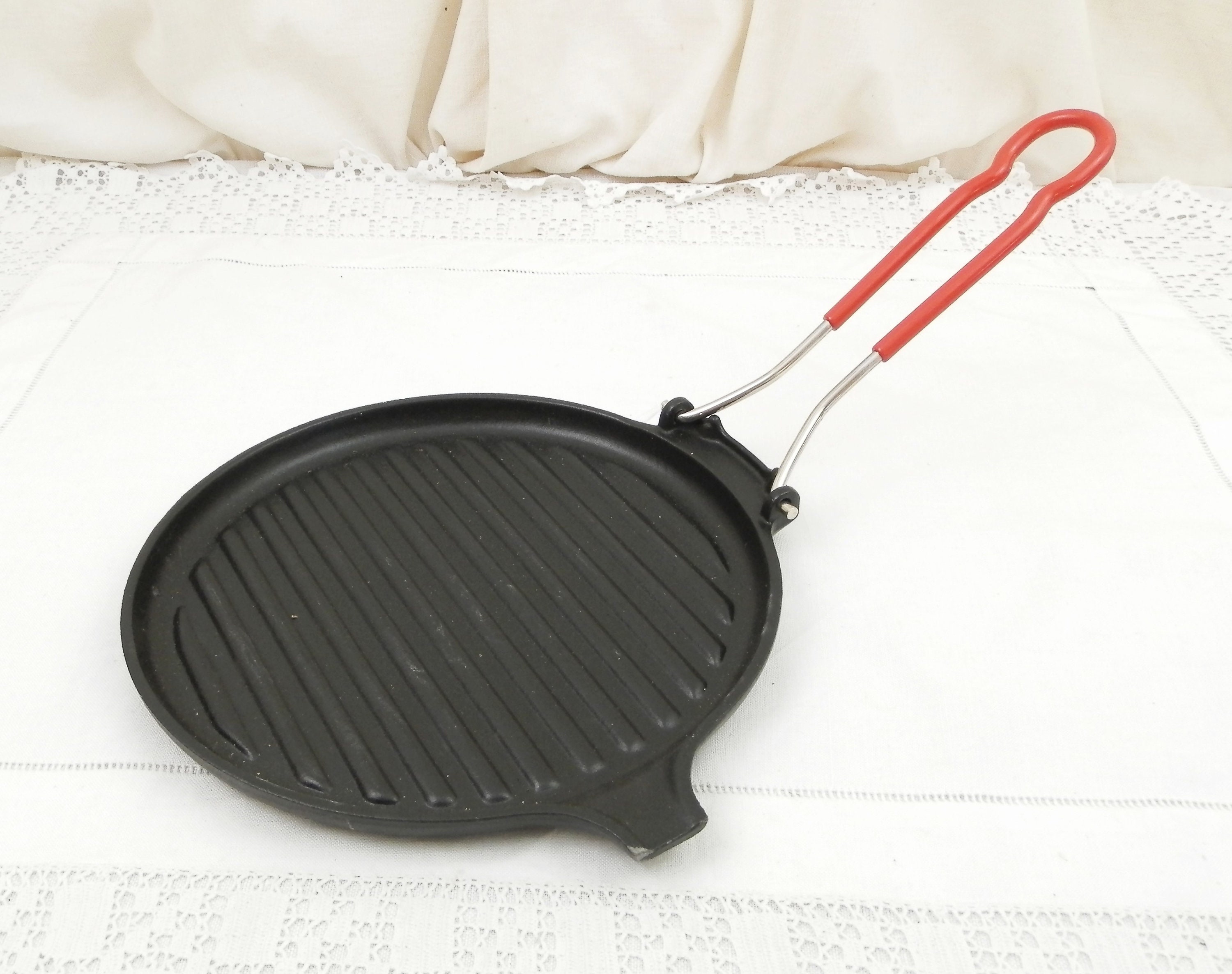 Vintage Unused French Le Creuset Cast Iron Grill Pan with Folding