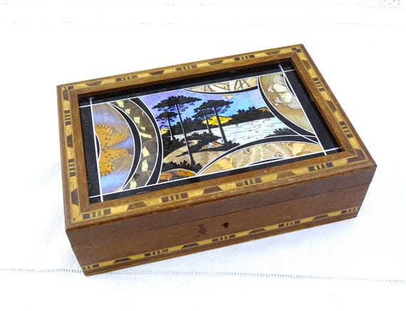 Vintage Brazilian Decorative Wooden Box with Inlays and Butterfly Wing Collage Picture, Retro Curio Container made of Wood Exotic Colors