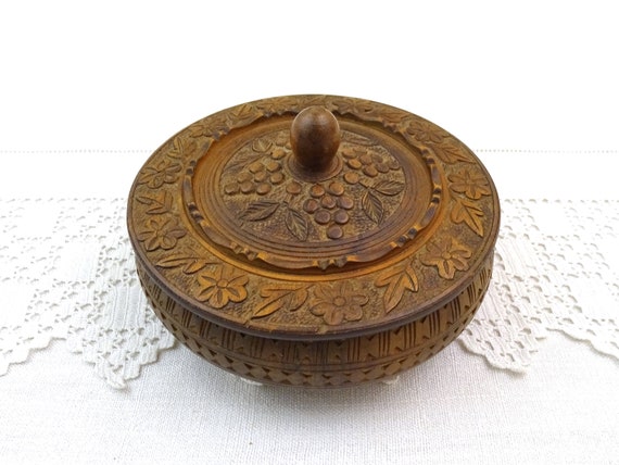 Vintage Wooden Round Chip Carved Trinket Box, Retro Decorative Jewelry Holder from France made of Wood, Flea Market Home Decor Style