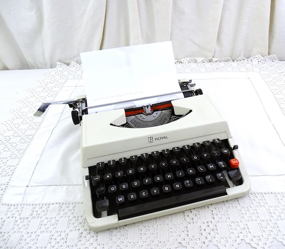 Vintage Mid Century Working White Royal Litton Manual Travel Typewriter with Carrying Case and Azerty Keyboard, Retro 1960s Office Equipment
