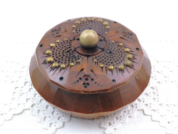 Vintage French Art Deco Studded Wooden Trinket Box by Argental, Retro 1930s Round Box made of Wood with Brass Nails and Faceted Sides