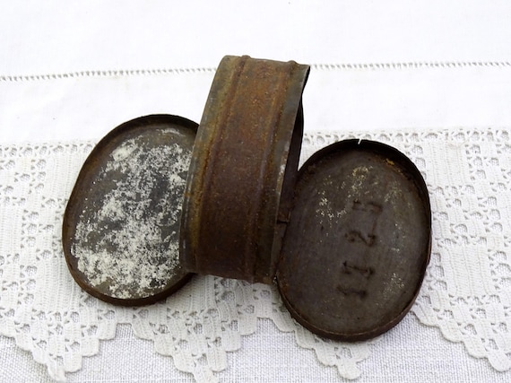 Antique WW1 French Army Double Grease Tin, Vintage Rusty Patina Oval 2 Sided Metal Box French Military  , World War One Militaria Europe