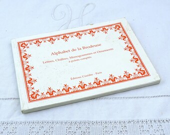 刺繍の文字、数字、モノグラムの例のヴィンテージフランスの複製本