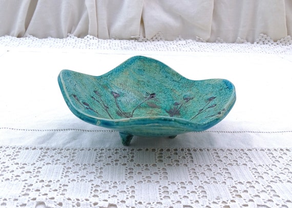 Vintage Studio Pottery Mint Green Trinket Dish Stands on 3 Feet with Plant Impressions, Retro Artisan Nature Inspired Decorative Bowl