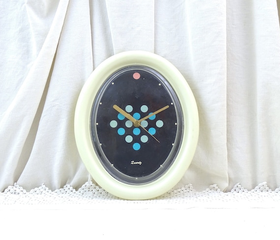 Vintage Working Oval 1980s Quartz Wall Clock in Beige and Black with Pink and Blue Dots, Retro 80s Wall Mounted Time Piece