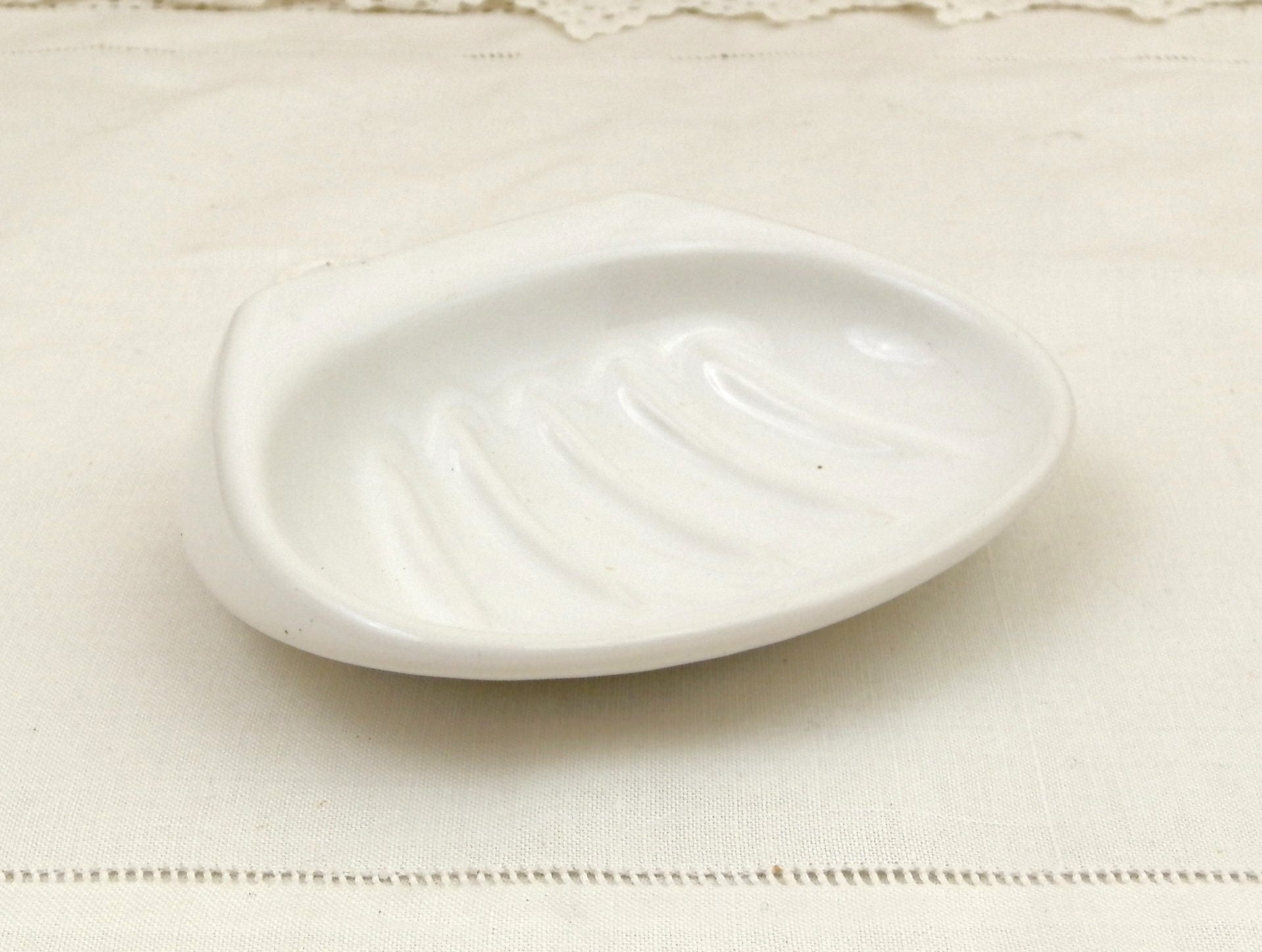 Vintage 1960s / 1970s White Ceramic Wall Mounted Oval Soap Dish, Retro