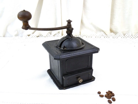 Vintage French 1920s Working Black Toleware Coffee Grinder, Retro Old Style Metal Kitchenware from France, Country Farmhouse Kitchen Decor