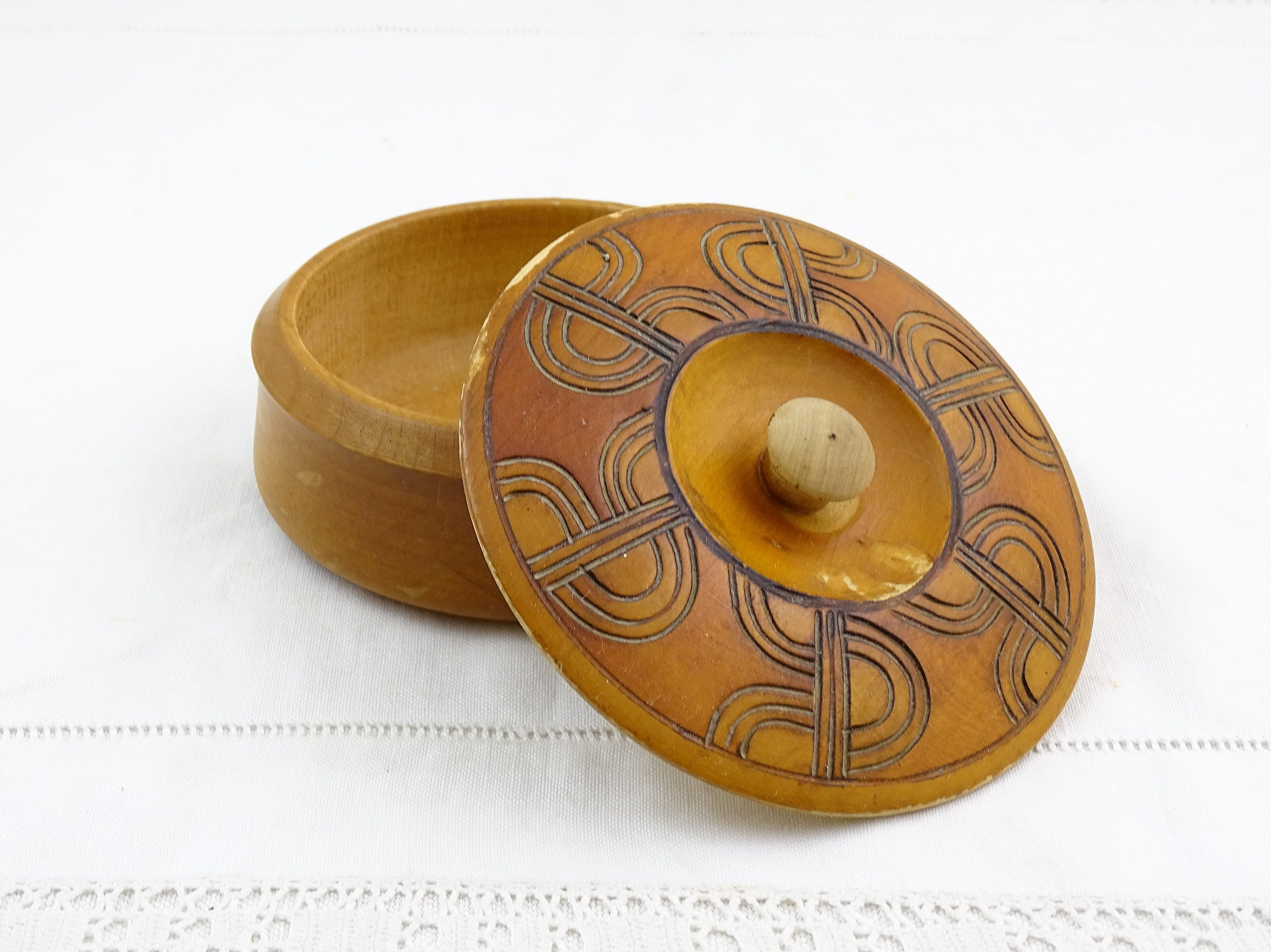 Vintage Romanian Round Carved and Pyrography Pattern Wooden Trinket Box ...