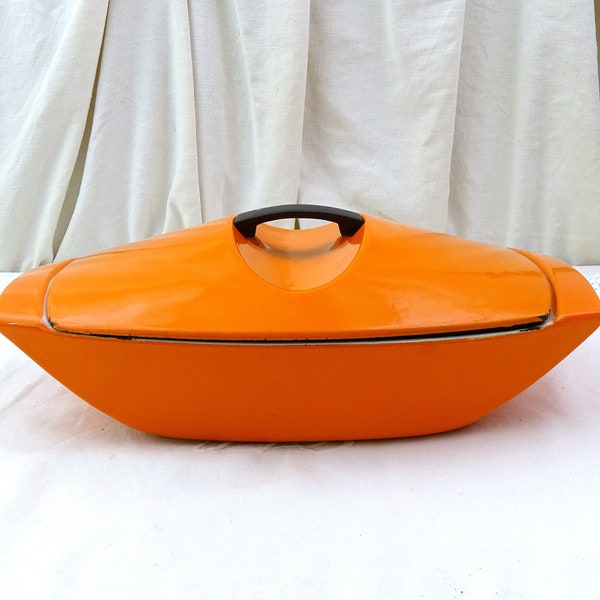 Vintage French Mid Century 1950s Designer Orange Enameled Cast Iron Le Creuset 4.5 Cooking Pan / Pot and Lid by Raymond Loewy, Retro Kitchen