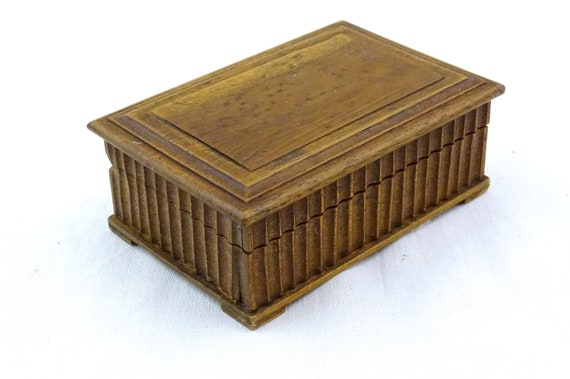 Small Antique Carved Wooden Trinket Box with Scalloped Sides, Little Vintage Decorative Jewelry Casket of Wood, Country Brocante Cottagcore
