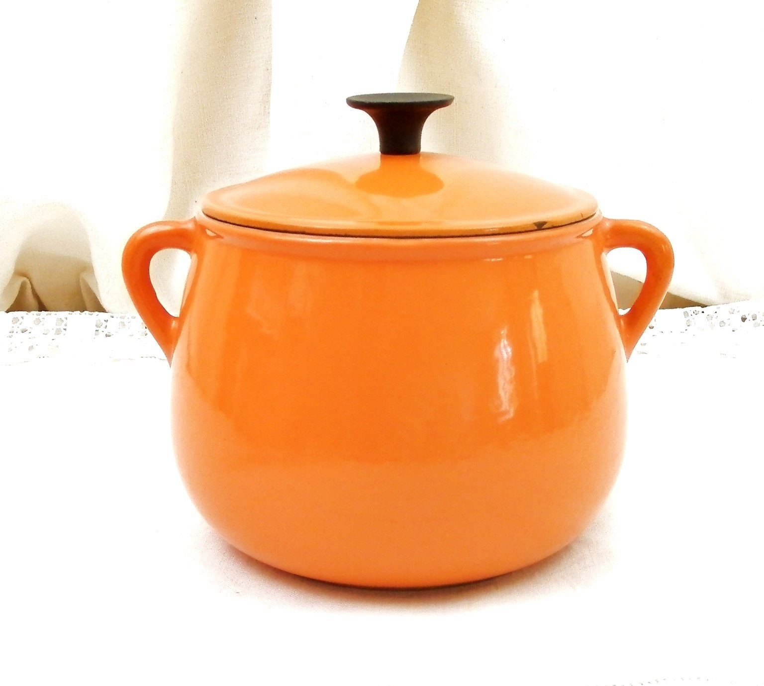 Small cooking pot enamel