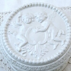 Antique French White Glazed Powder Pot with Classical Cherub Roses and Ribbon Pattern, Vintage Ceramic Bonbonnière Romantic Angels Design image 4