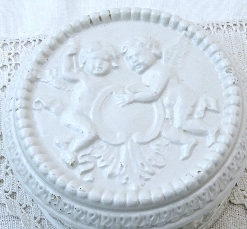 Antique French White Glazed Powder Pot with Classical Cherub Roses and Ribbon Pattern, Vintage Ceramic Bonbonnière Romantic Angels Design image 4