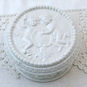 Antique French White Glazed Powder Pot with Classical Cherub Roses and Ribbon Pattern, Vintage Ceramic Bonbonnière Romantic Angels Design image 3