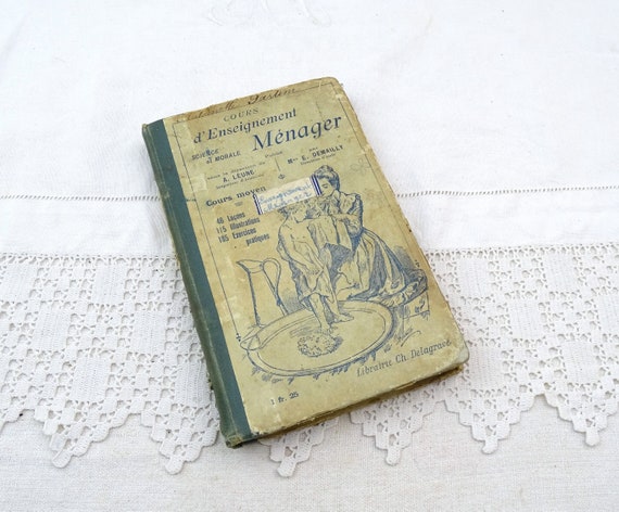 Antique French Hard Back Illustrated Housewife Reference Book, Vintage Domestic Science Home Keeper How To Book with Engraving Picture
