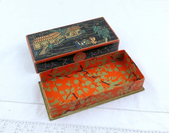 Antique French A La Marquise de Sevigne Lithographed Card Box with Japonisme Design in Black and Red, Collectible Chocolate Container Paris