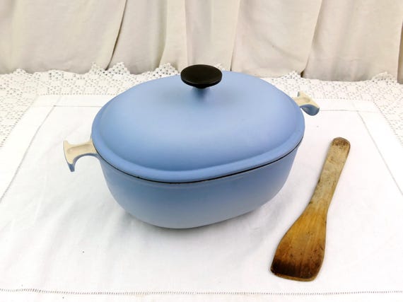 Vintage 1970s French Le Creuset Pale Blue Cast Iron Enamelware Pan and Lid No 25 Italian Designer Enzo Mari, Retro 1960s Kitchenware France