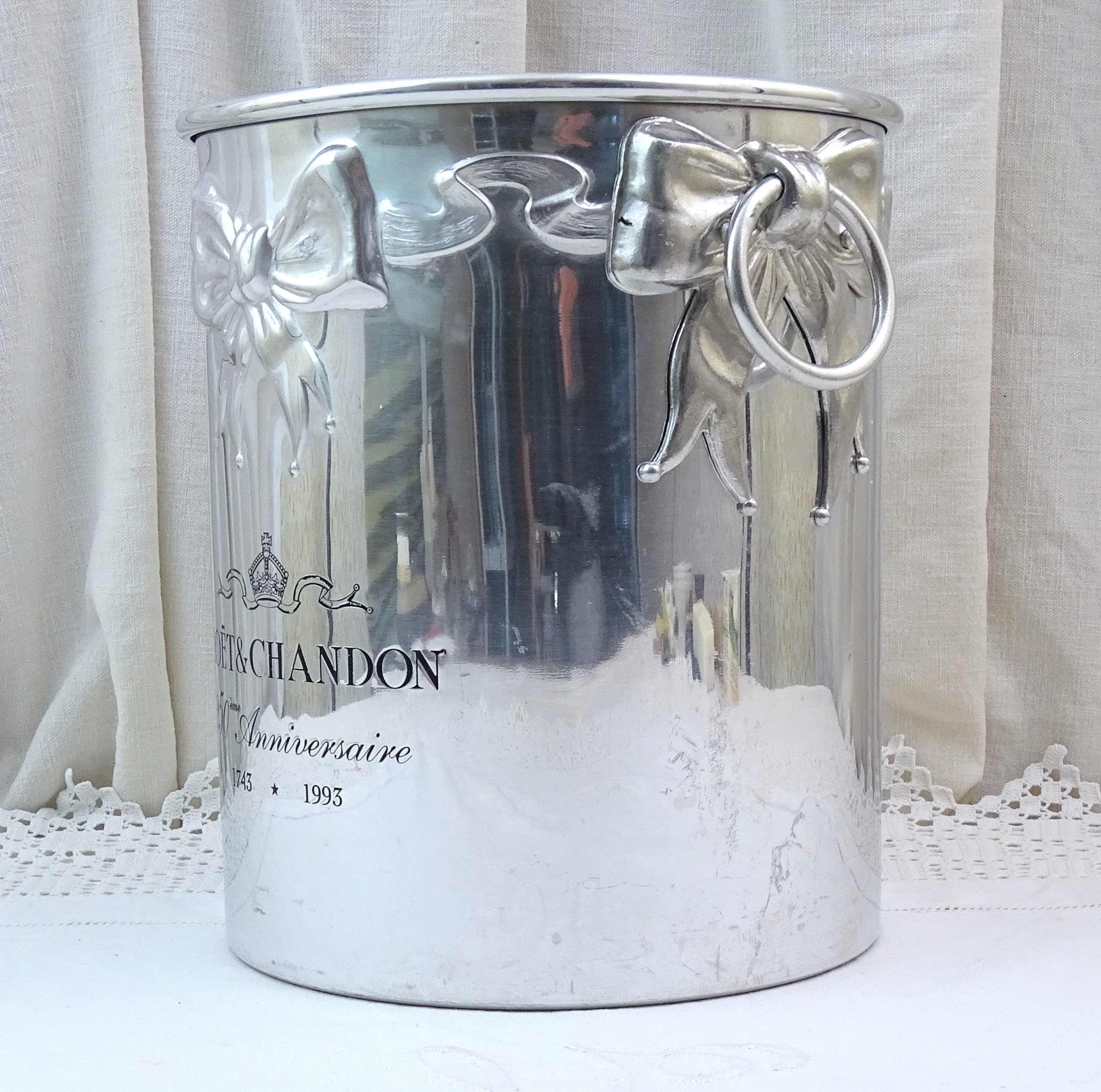 MOET CHANDON Champagne LED Ice Bucket 2.0