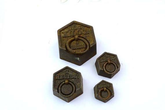 Set of 4 Antique French Metric Hexagonal Cast Iron Weights for Weighing Scales Half Kilogram 500 200 100 and 50 Grams, Retro Shop Accessory