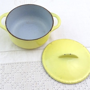 Small Vintage French Pale Buttercup Yellow Enameled Le Creuset Cooking Pan with Lid, Retro Cast Iron Enamel Cookware France, Pastel Decor