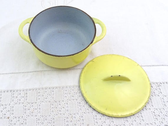 Small Vintage French Pale Buttercup Yellow Enameled Le Creuset Cooking Pan with Lid, Retro Cast Iron Enamel Cookware France, Pastel Decor