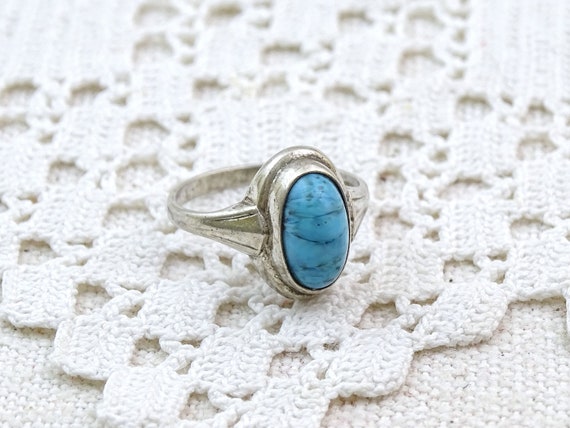 Small Vintage Pinky Ring in Silver with Oval Turquoise Cabochon Stone, Little Finger  Toe Ring with Aqua Blue Stone