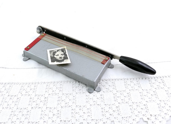 Vintage Photographic Paper Trimmer by SING made in Germany, Retro Photography Guillotine with Serrated Patterned Edge, Dark Room Accessory