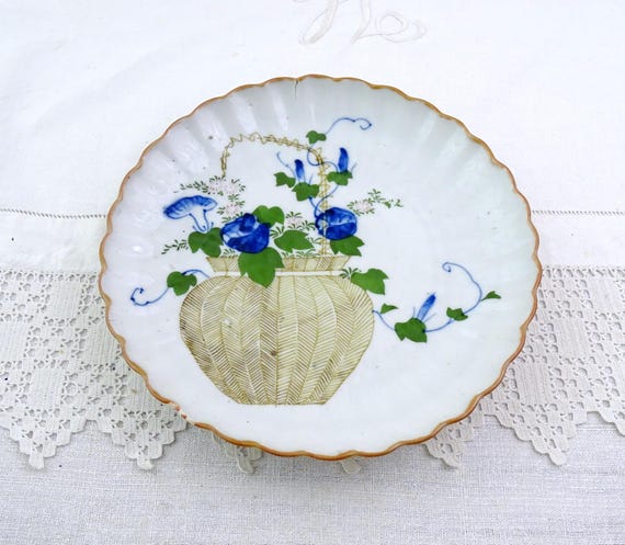 Antique Japanese Hand Painted Porcelain Plate 19th Century, Retro 1800s White Pottery Dish From Japan with Vase and Flower Pattern