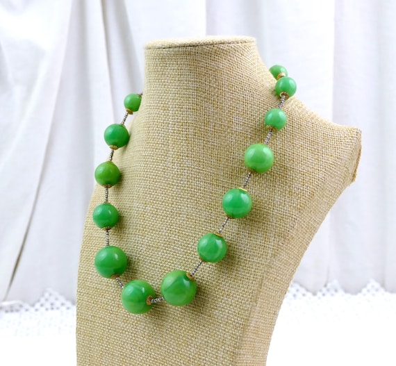 Vintage Marbled Emerald Green Beaded Bakelite Necklace, Retro Catalin Pale Green Beads on Jewelry from France, Early Plastic