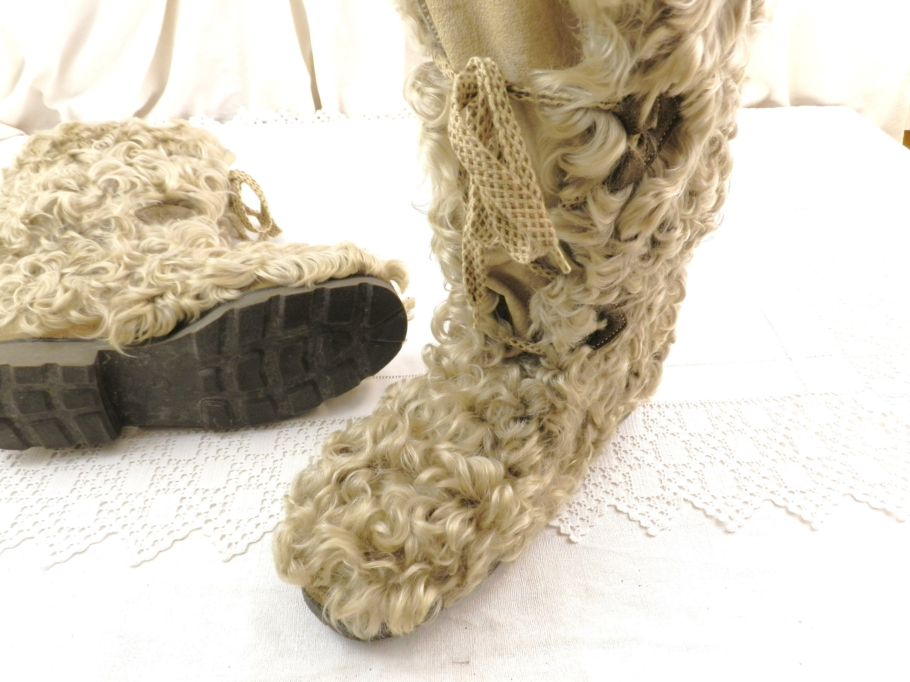 French Vintage 1970s Sheep Skin Curly Fur Snow Boots size 41 Eu