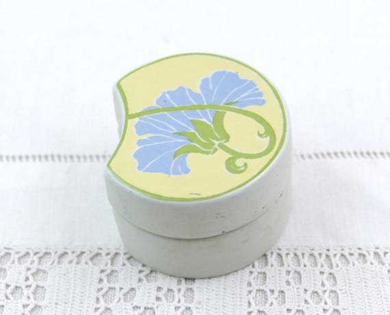 Vintage William Morris Style White Porcelain Ceramic Small Pill Box with Blue flower Design , Retro Arts and Crafts Inspired Jewelry Casket