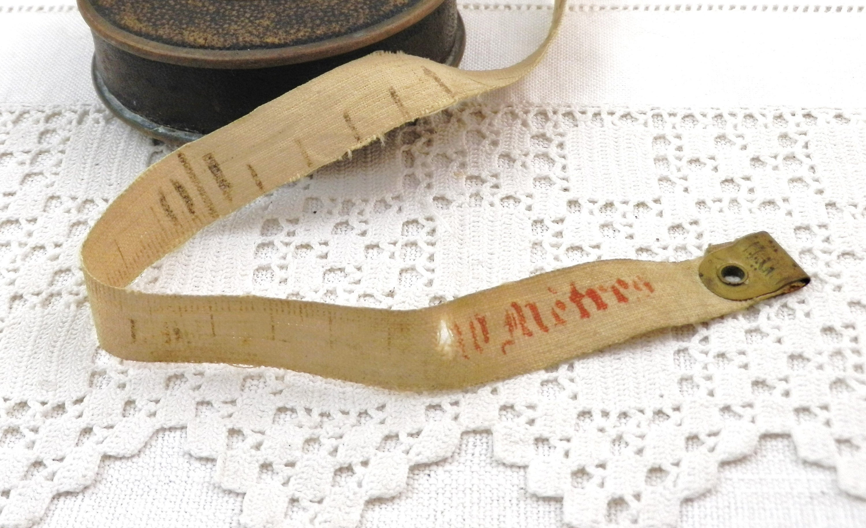 Antique Early 1900s Leather Bound 5 Meters Retractable Tape Measure from  France, French Roll Up Measuring Tape with Brass Handle, Retro