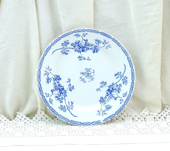 Antique French Blue and White Round Plate with Oak Leaf Pattern, Vintage Decorative Plate from France, Retro Wall Decor with Forest Theme