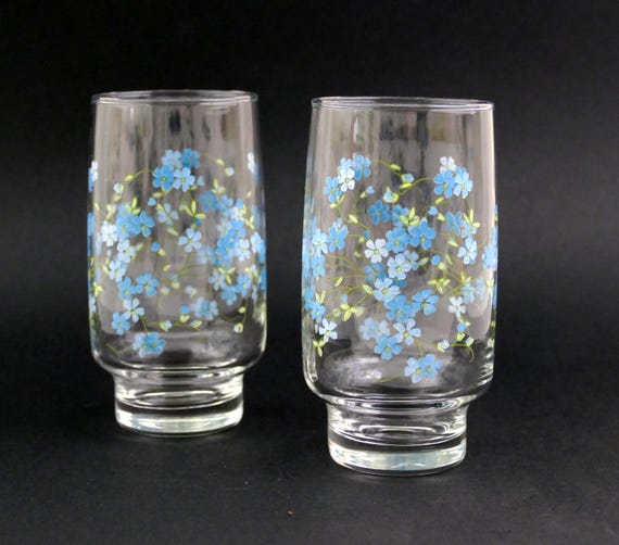 2 Vintage French Mid Century Drinking Glasses with Small Blue Flower Pattern, Pair of 1970s Arcopal Clear Glass Tumblers