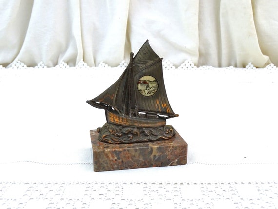 French Vintage Art Deco Tourist Souvenir Paper Weight Metal Sail Boat on a Marble Stone Base from Pont Aven in Brittany, Retro Desk Ornament