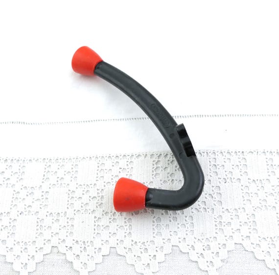 Vintage French 1950s Black and Red Plastic Wall Coat and Hat Hook Grosfillex, Retro Mid Century Entrance Bathroom Fixture from France