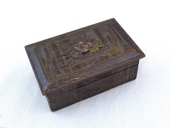 Antique French Carved Wooden Jewlery Box, Small Vintage Country Jewelry Chest Made of Sculpted Wood, Retro Country Brocante Farmhouse Decor