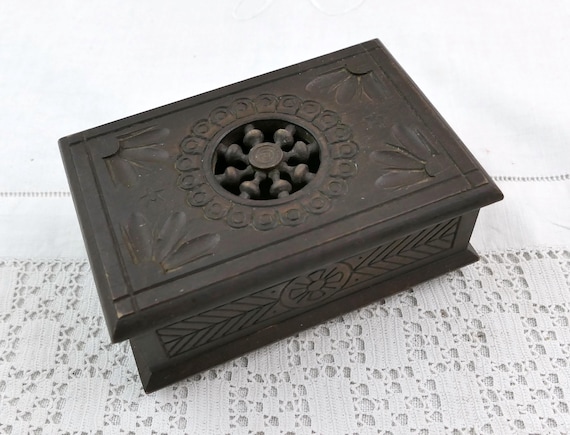 Vintage French Carved Oak Wooden Trinket Box of Breton Style, Small Retro Country Jewelry Chest of Sculpted Wood from Brittany Celtic France