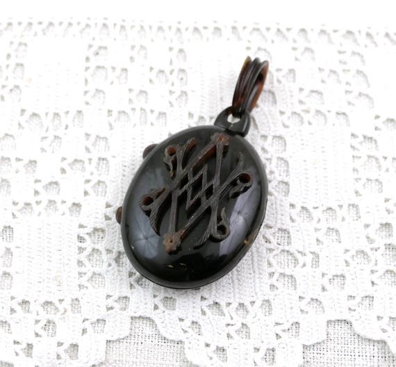 Antique Mourning Jewelry Locket Faux Tortoiseshell Memento Mori with Monogram, Retro Brown Celluloid Necklace Pendant Photo Frame France