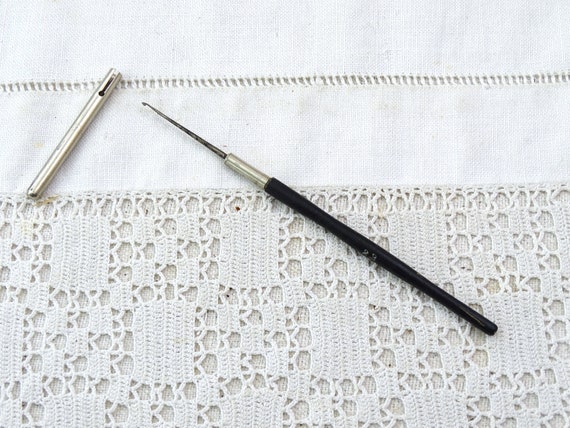 Thin Antique Metal and Wood Crochet Hook Number 23 with Protective Cap by Kirby Beard and Co, Retro Crocheting Needle Tool, Vintage Craft