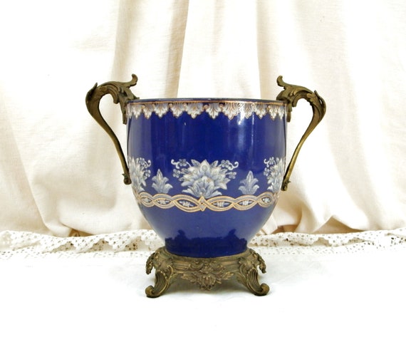 Antique Victorian 19th Century Royal Blue Doulton Style Ceramic Urn with Bronze Base and Side Handles, Decorated with Gold and White Pattern