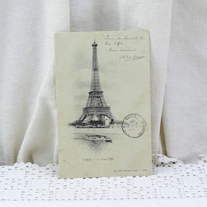 Ancienne carte postale sépia noir et blanc, la tour Eiffel, timbre postal de 1905, vacances de vacances parisiennes rétro, France