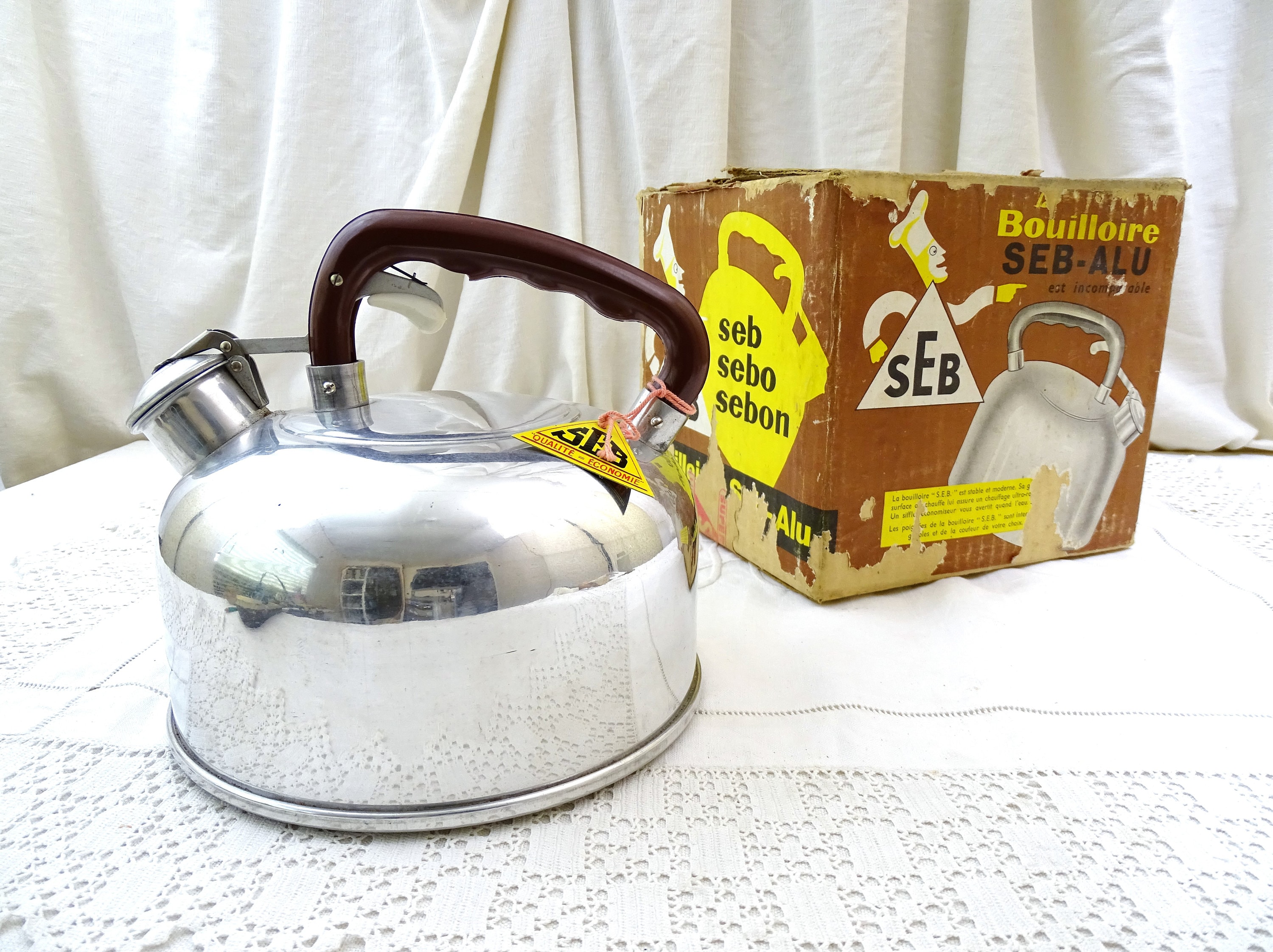 Vintage French Unused Boxed 1960s Whistling Kettle with Bakelite Handle